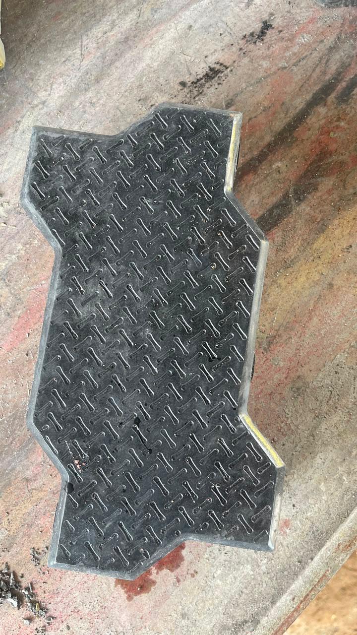 Textured interlocking paver block in charcoal